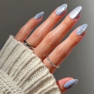 Glamnetic Holiday Press-On Nails, Short Almond Cat-Eye, Silver Stockings(December Sky)