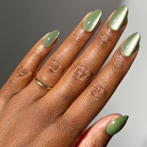 Glamnetic Holiday Press-On Nails, Short Almond Cat-Eye, Silver Stockings(Dirty Martini)