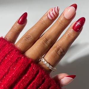 Glamnetic Holiday Press-On Nails, Short Almond Cat-Eye, Silver Stockings(Mint to Be)