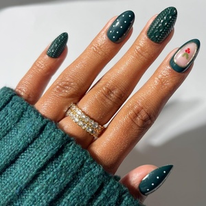Glamnetic Holiday Press-On Nails, Short Almond Cat-Eye, Silver Stockings(Table for Ten)
