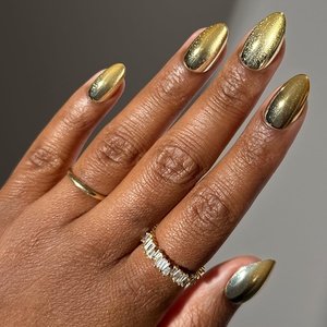 Glamnetic Holiday Press-On Nails, Short Almond Cat-Eye, Silver Stockings(Trophy Wives)